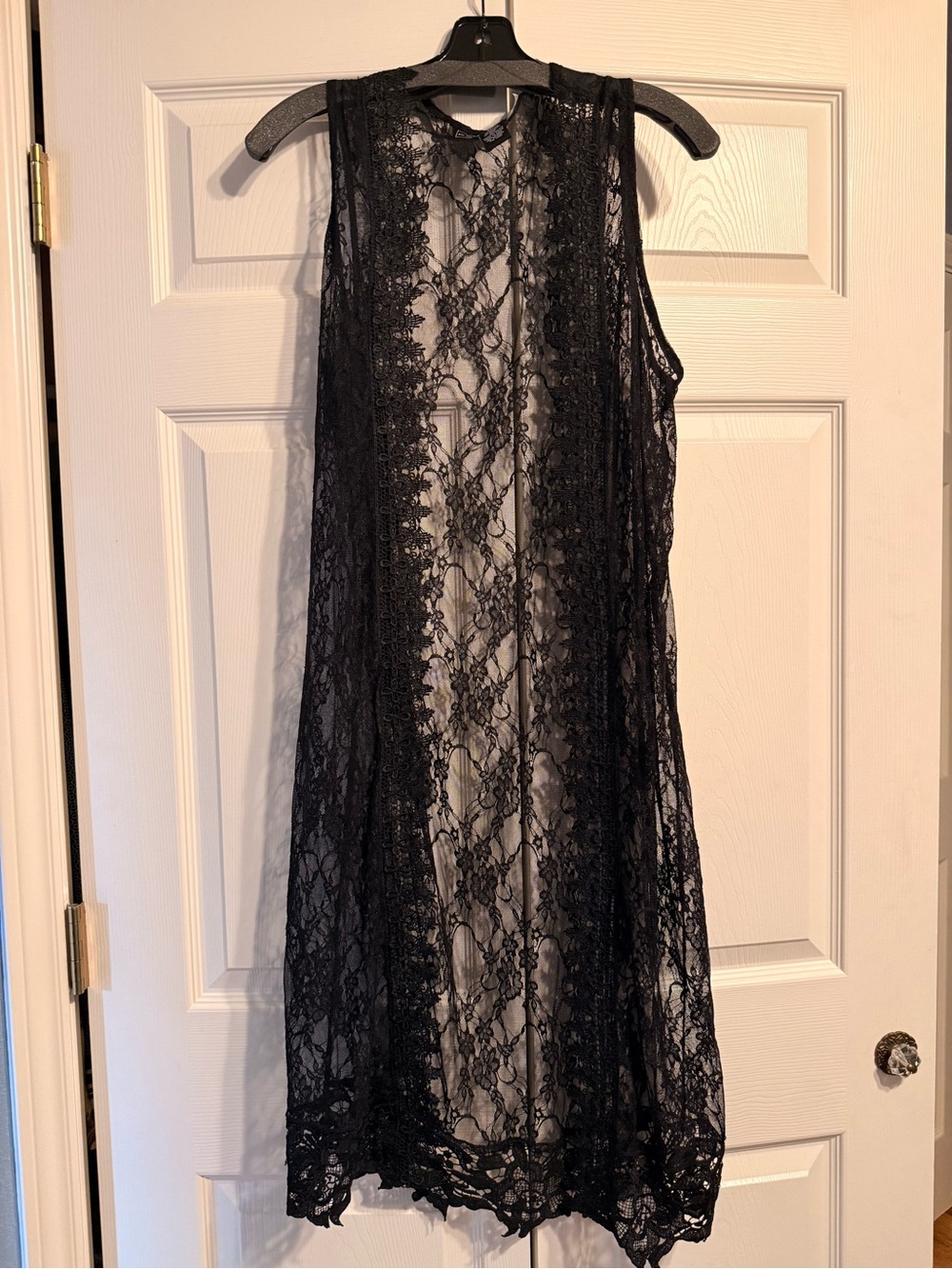 Polly & Esther Black Floral Lace Sleeveless Duster